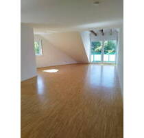 Sonnenverwöhnte 3-Zimmer DG-Wohnung in ruhiger Lage in Dreieich-Dreieichenhain