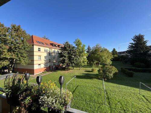 Blick vom Balkon - Dresden-Tolkewitz: 2-Zi.-Wohnung mit Blick ins Grüne