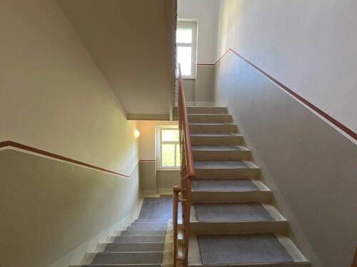 Im Treppenhaus - Etagenwohnung mit 47,00 m² in Dresden zum Kaufen