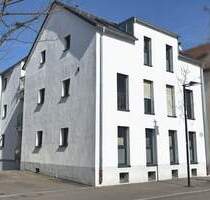 Direkt in der Innenstadt: 3-Zimmer-Erdgeschosswohnung mit Balkon, Garten und Tiefgaragenplatz! - Waiblingen