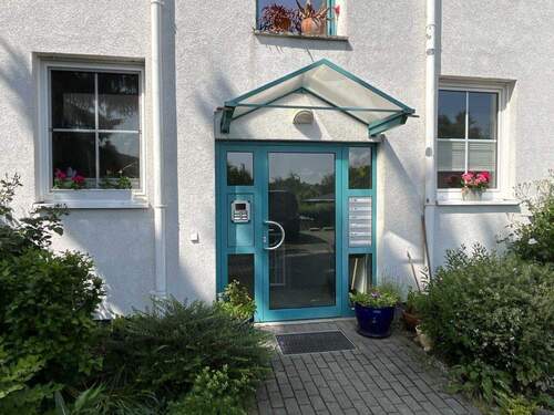 Der Hauseingang - 3 Zimmer Etagenwohnung zum Kaufen in Dresden