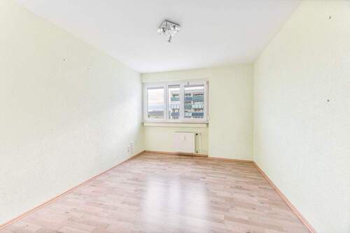 3. Zimmer - 3 Zimmer Etagenwohnung zum Kaufen in Göppingen / Ursenwang