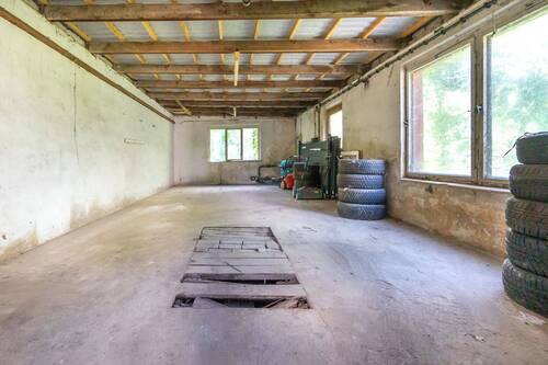 Garage - 
