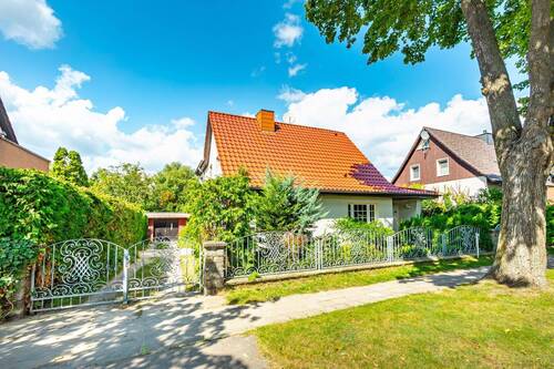 Zufahrt zur Garage - 5 Zimmer Einfamilienhaus zum Kaufen in Rüdersdorf bei Berlin