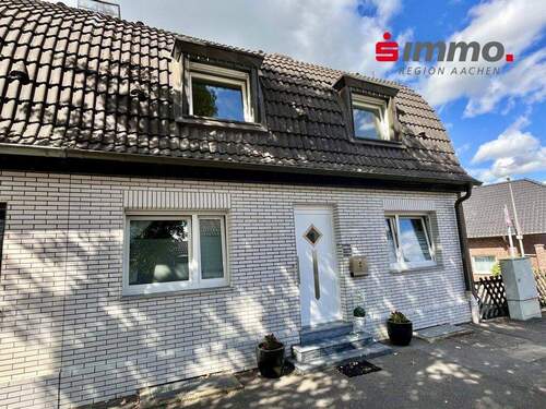 Straßeneite - Einfamilienhaus mit Einliegerwohnung und vielseitigen Nutzungsmöglichkeiten