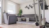 Wohnzimmer - Gut geschnittene 4-Zimmer-Wohnung mit Balkon