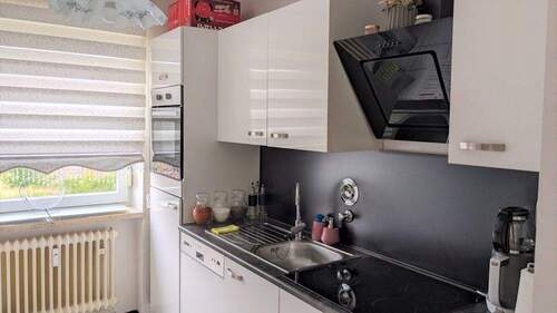 Küche mit Fenster - 4 Zimmer Etagenwohnung zum Kaufen in Schwandorf