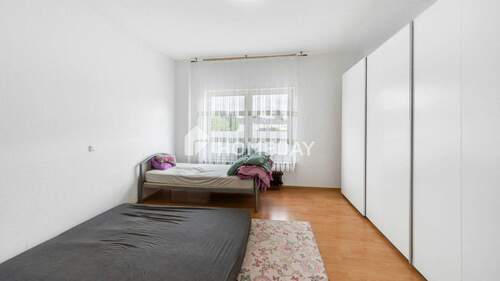 1. OG Schlafzimmer 1 - 