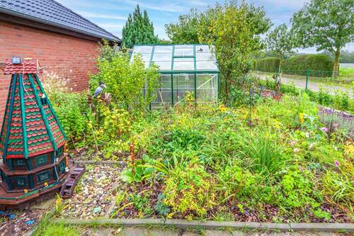 Gewächshaus im Garten - 