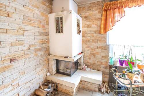 Moderner Kamin im Wohnzimmer - 