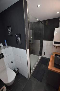 Bad - Etagenwohnung mit 88,00 m&sup2; in Stuttgart-Süd zur Miete