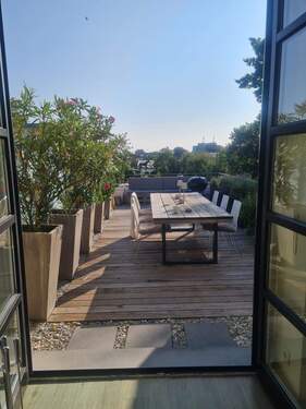 Austritt auf Dachterrasse - Wunderschönes, repräsentatives Stadthaus mit großer Terrasse, Innenhof, Garagen und Gewerbeeinheit