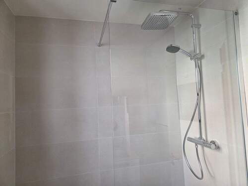 Duschbad mit Fenster 1. OG - 