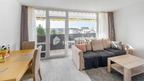 Wohnzimmer 1 - Platz für Ihre Pläne: Großzügige 4-Zimmer-Wohnung mit Aufzug und Panorama-Loggia
