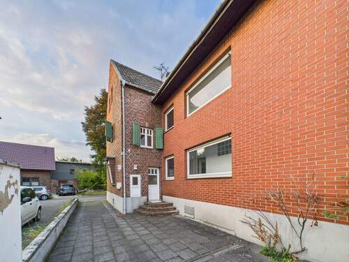 Einfahrtsbereich - Doppelhaushälfte mit 104,60 m&sup2; in Erftstadt zum Kaufen