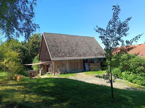 Haus mit Vorplatz - 4000 m² Grundstück, Scheune & Baugenehmigung für Wohnhaus + Nebengebäude