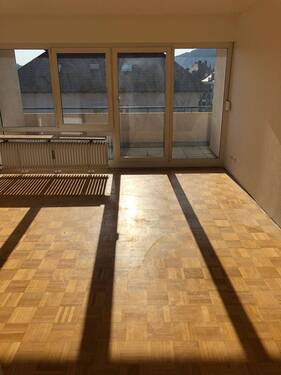 Schlafzimmer.jpg - Aparte 3-Zimmerwohnung in zentraler Lage mit Balkon u. Vollholzparkett