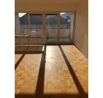 Aparte 3-Zimmerwohnung in zentraler Lage mit Balkon u. Vollholzparkett - Bad Kissingen