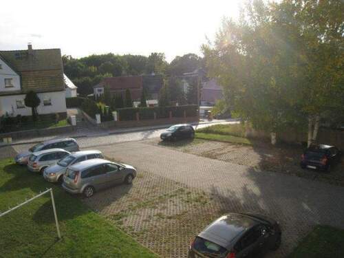 Fensterblick zum Parkplatz - 