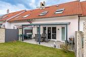 Ansicht Gartenseite - DIE GELEGENHEIT! TOP Haus - TOP Garten, TOP Terrasse mit Pergola & TOP Garage in sehr ruhiger Lage!