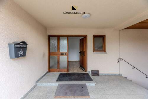 ...großer überdachter Eingangsbereich... - 