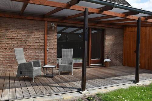 Terrasse mit Gartenhaus - 