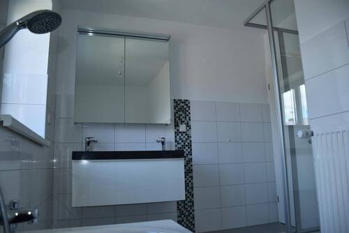 Vollbad mit Fenster, Dusche - 