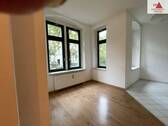 Blick zur Küche - 2 Zimmer Etagenwohnung zur Miete in Chemnitz