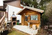 Grillkamin + Gartenhaus - 