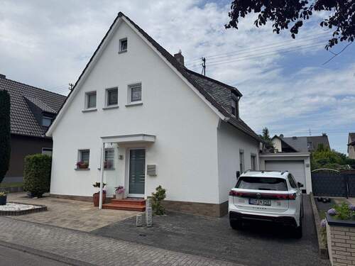 Straßenansicht 1 - Tolle Lage und ein Garten mit Urlaubsflair pur!