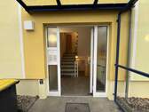 Der Hauseingang - 2 Zimmer Etagenwohnung zum Kaufen in Dresden