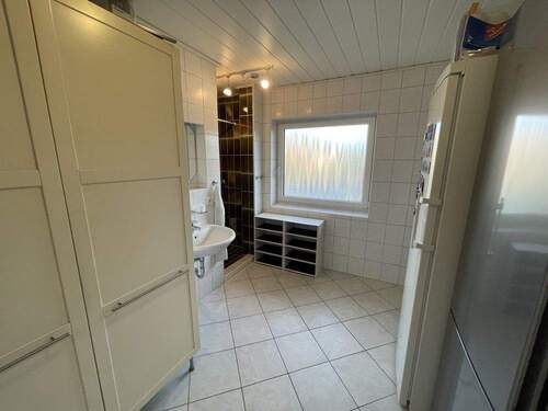 Hauswirtschaftsraum mit Dusche EG - 