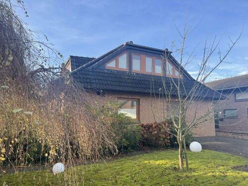 Straßenansicht - 5 Zimmer Einfamilienhaus zum Kaufen in Schortens