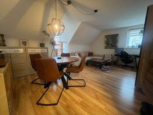 Wohnzimmer - Verfügbar ab 01.04.2026: Schöne 2-Zimmer-Dachgeschosswohnung in Bramfeld