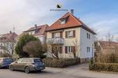 Straßenansicht - 4-Zimmer-Domizil über zwei Ebenen in Stuttgart-Degerloch