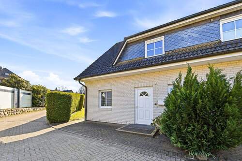 Außen - 5 Zimmer Doppelhaushälfte in Hamburg