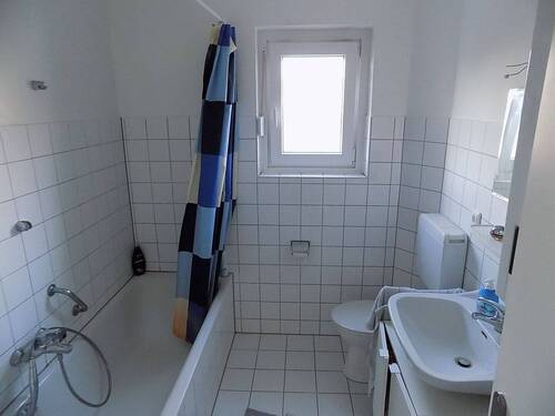 Bad - Etagenwohnung mit 62,40 m&sup2; in Waldkraiburg zur Miete