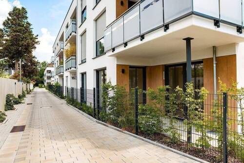 Zugang zum Haus - Etagenwohnung mit 98,60 m&sup2; in Nürnberg zum Kaufen