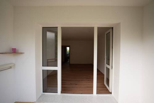 Blick ins Wohnzimmer - 