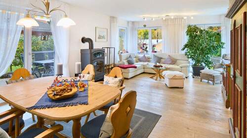 Ess-/ Wohnzimmer - 6 Zimmer Einfamilienhaus zum Kaufen in Gomadingen