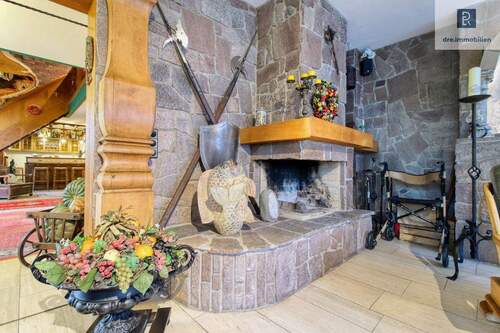 Hinterer Wohnbereich mit Kamin - 