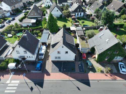 Drohnenaufnahme - 7 Zimmer Einfamilienhaus in Euskirchen