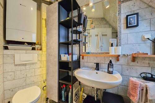 WC mit Waschbecken - 