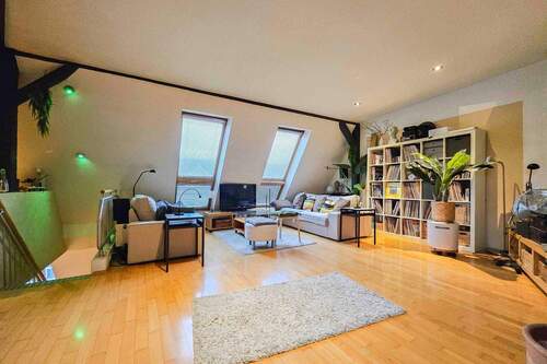 Wohnzimmer Bild II - Einfamilienhaus in Frankfurt am Main zum Kaufen