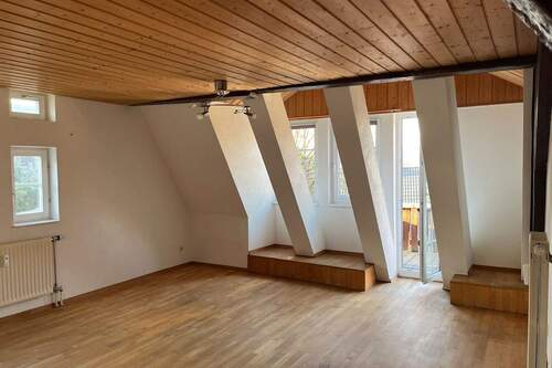 Wohnzimmer - 2 Zimmer Etagenwohnung in Stuttgart