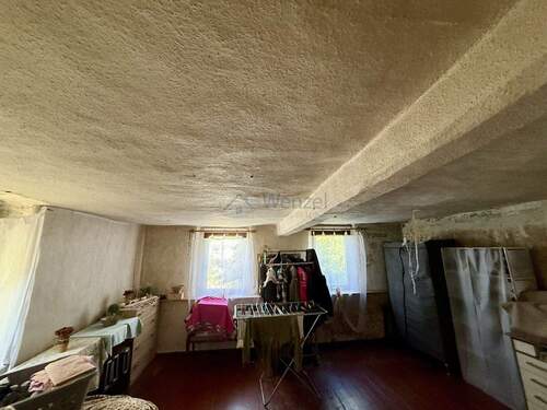 Noch nicht sanierte Decke - 