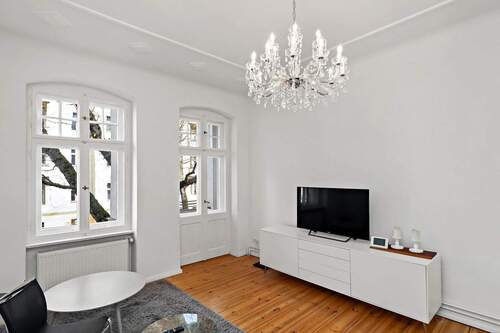 Wohnzimmer - 2 Zimmer Etagenwohnung zum Kaufen in Berlin