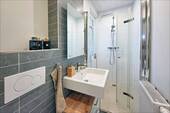 Tageslicht Bad mit Dusche - 