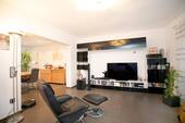 Wohnzimmer - 6 Zimmer Einfamilienhaus zum Kaufen in Rödermark