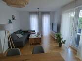Bild 02 - Wohnzimmer - 4 Zimmer Etagenwohnung zur Miete in Köln
